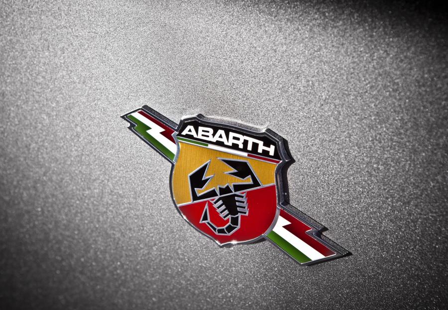 Логотип Abarth 500 2012 года  (NA) (фото 15 из 75)